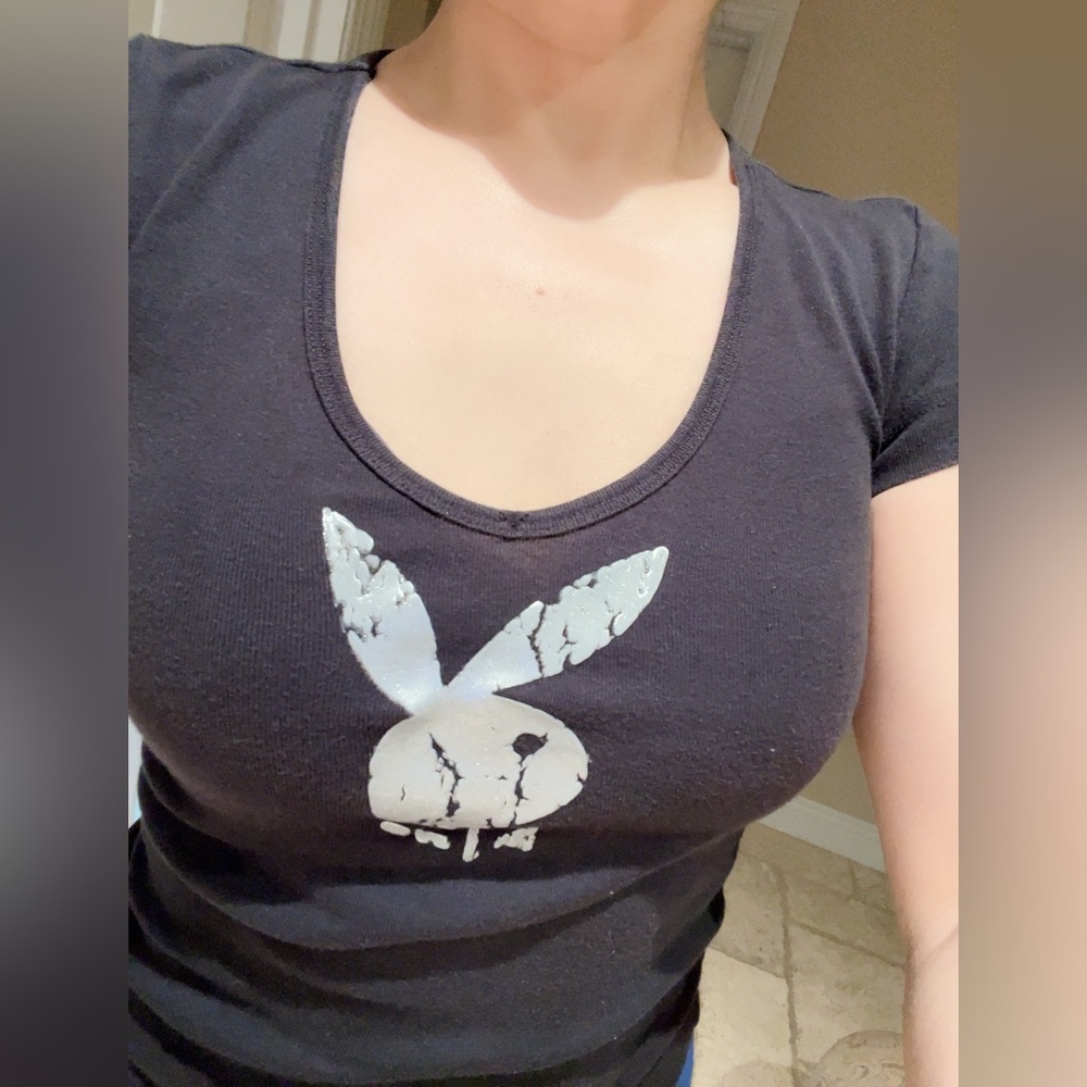🦊4for1Price💕  limited collectibleV neck Signature 3Dcracked Bunny LogoTee +wrist - Picture 6 of 15